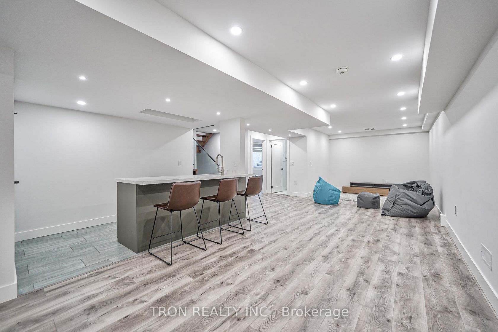 Photo 32 at 38 Uno Drive, Queensway, Toronto Photo 32 at 38 Uno Drive, Queensway, Toronto