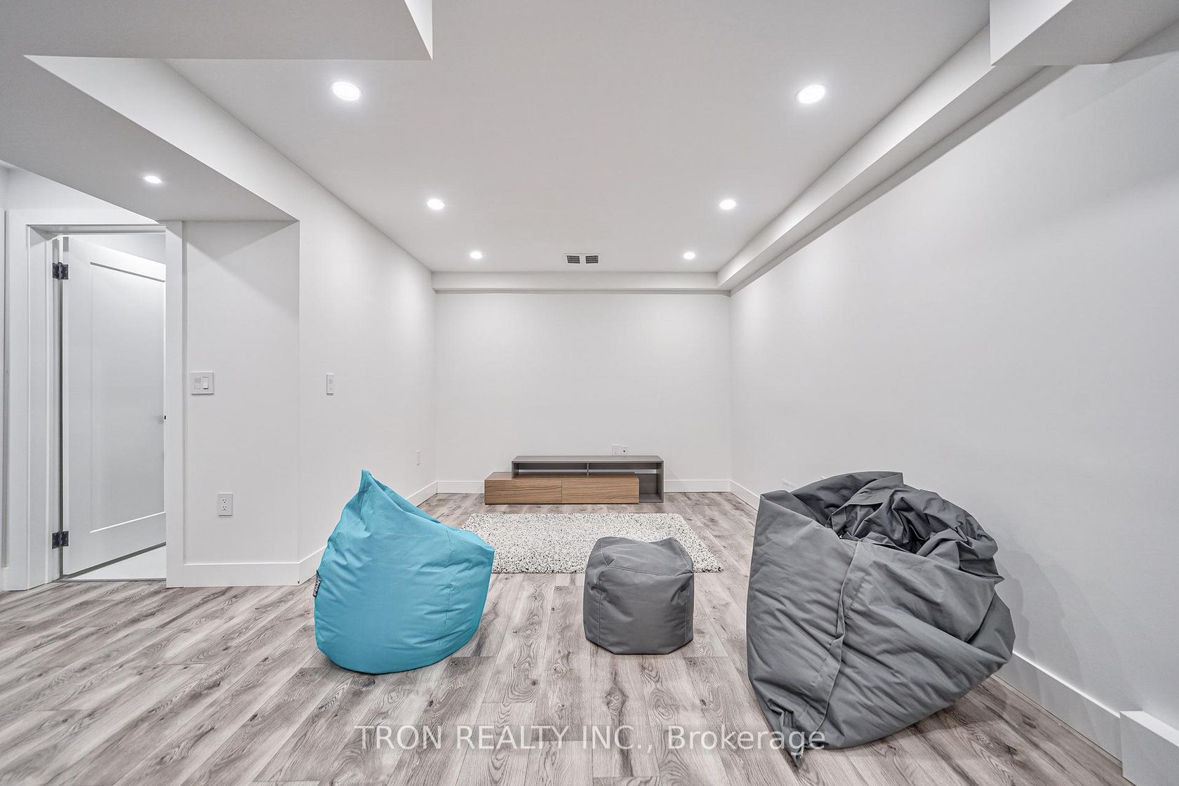 Photo 34 at 38 Uno Drive, Queensway, Toronto Photo 34 at 38 Uno Drive, Queensway, Toronto