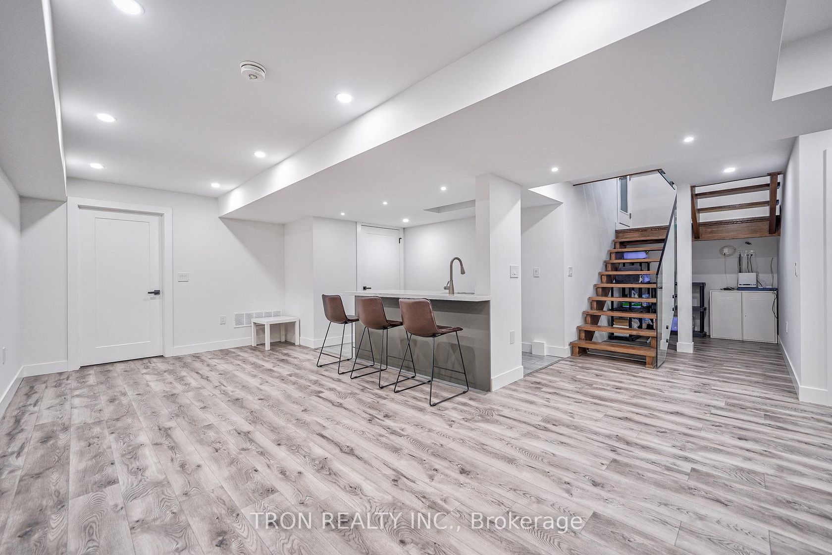 Photo 35 at 38 Uno Drive, Queensway, Toronto Photo 35 at 38 Uno Drive, Queensway, Toronto