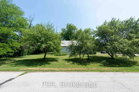 Photo 7 at 10 Kingscross Drive, King City, King