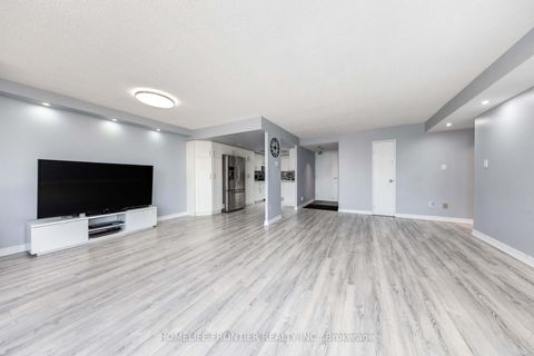 Photo 6 at 704 - 20 Baif Boulevard, North Richvale, Richmond Hill