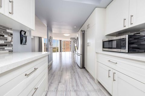 Photo 7 at 704 - 20 Baif Boulevard, North Richvale, Richmond Hill