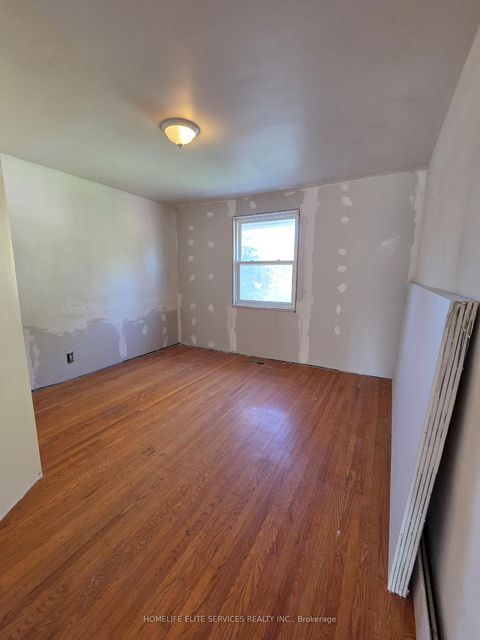 Photo 7 at 127 Budea Crescent, Maryvale, Toronto