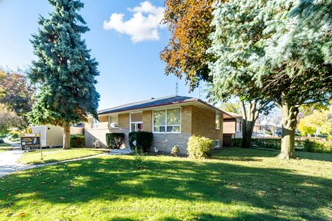 Photo 1 at 16 Fortune Gate, Woburn, Toronto