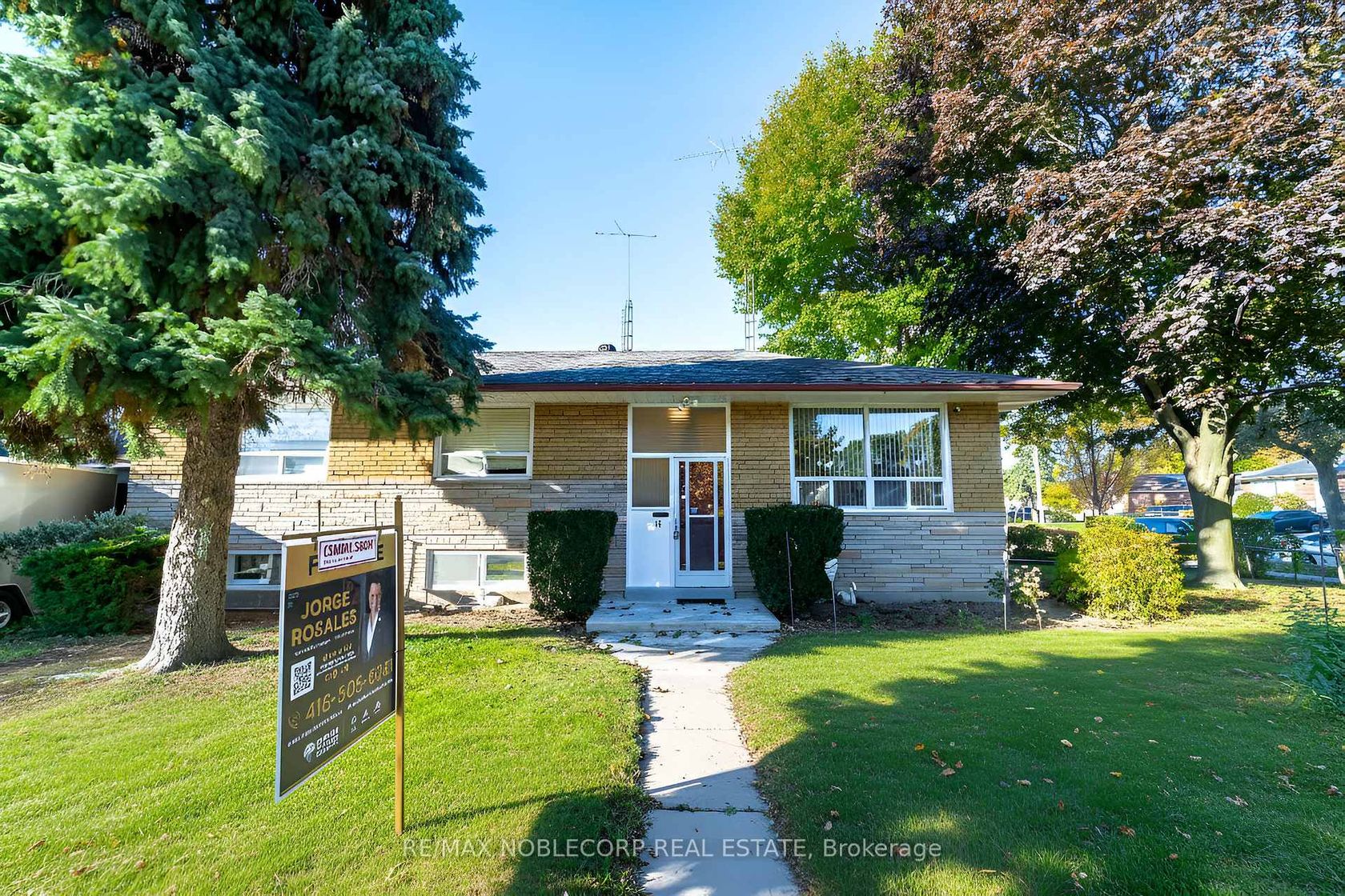 Photo 0 at 16 Fortune Gate, Woburn, Toronto Photo 0 at 16 Fortune Gate, Woburn, Toronto