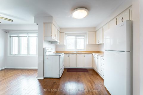 Photo 14 at 51 - 15 Guildwood Parkway, Guildwood, Toronto