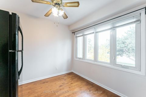 Photo 15 at 51 - 15 Guildwood Parkway, Guildwood, Toronto