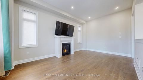 Photo 10 at 234 Touch Gold Crescent, Bayview Southeast, Aurora