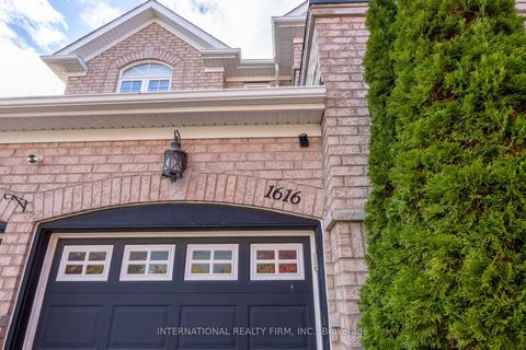 Photo 3 at 1616 Glenbourne Drive, Pinecrest, Oshawa