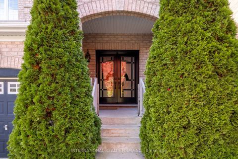 Photo 4 at 1616 Glenbourne Drive, Pinecrest, Oshawa