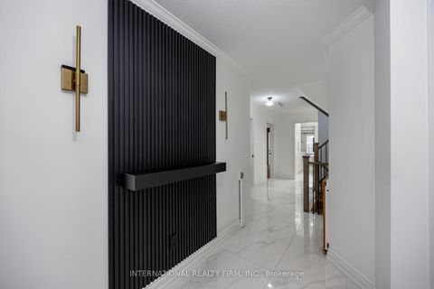 Photo 6 at 1616 Glenbourne Drive, Pinecrest, Oshawa