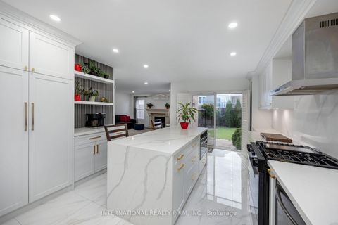 Photo 9 at 1616 Glenbourne Drive, Pinecrest, Oshawa