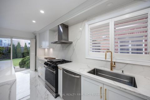 Photo 11 at 1616 Glenbourne Drive, Pinecrest, Oshawa