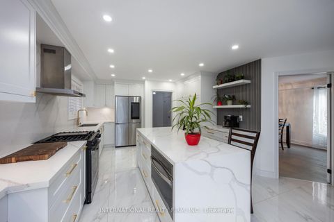 Photo 14 at 1616 Glenbourne Drive, Pinecrest, Oshawa