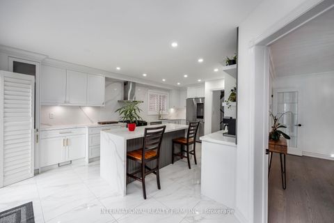 Photo 15 at 1616 Glenbourne Drive, Pinecrest, Oshawa