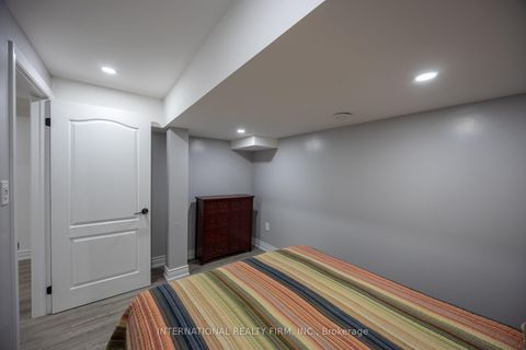 Photo 40 at 1616 Glenbourne Drive, Pinecrest, Oshawa