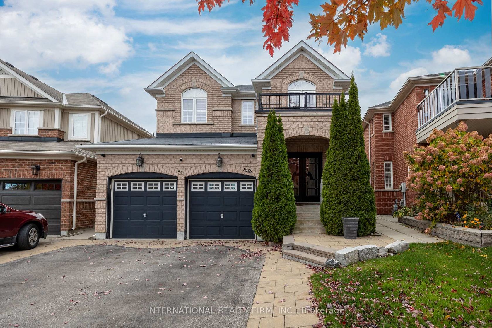 1616 Glenbourne Drive, Pinecrest, Oshawa photo number 2