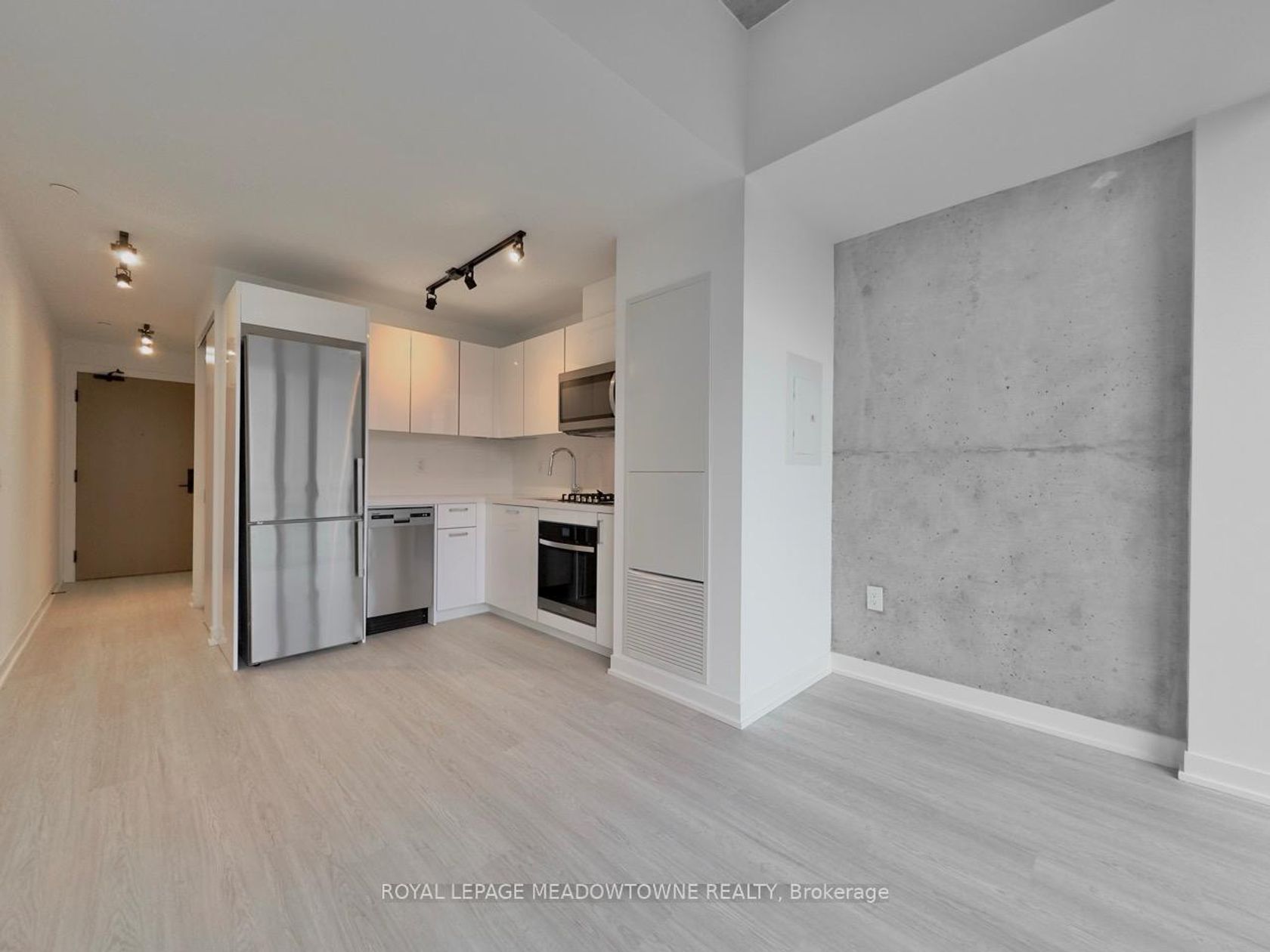 Photo 5 at 1707 - 195 McCaul Street, Chinatown, Toronto Photo 5 at 1707 - 195 McCaul Street, Chinatown, Toronto