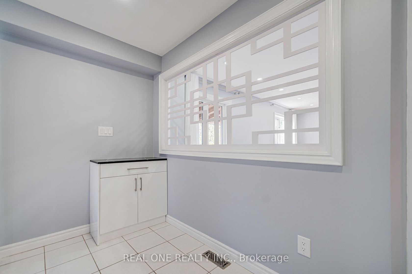 Photo 5 at 118 Shepton Way, Steeles, Toronto Photo 5 at 118 Shepton Way, Steeles, Toronto