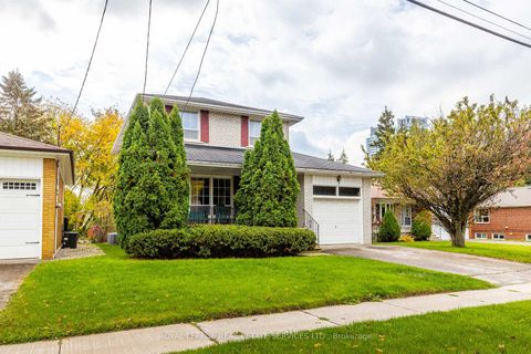 Photo 0 at 29 Doverwood Court, Newtonbrook East, Toronto