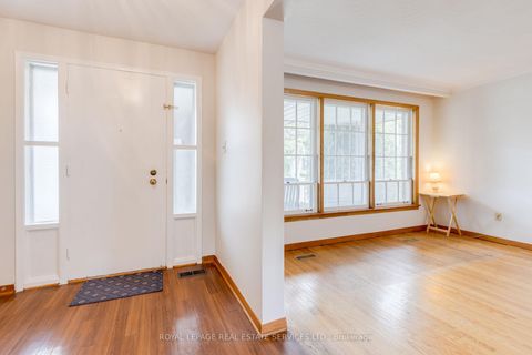 Photo 5 at 29 Doverwood Court, Newtonbrook East, Toronto