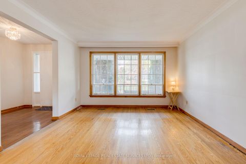 Photo 7 at 29 Doverwood Court, Newtonbrook East, Toronto