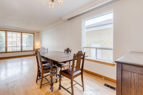 Photo 8 at 29 Doverwood Court, Newtonbrook East, Toronto
