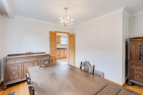 Photo 9 at 29 Doverwood Court, Newtonbrook East, Toronto