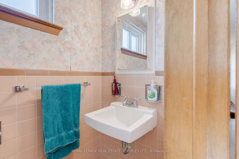 Photo 13 at 29 Doverwood Court, Newtonbrook East, Toronto