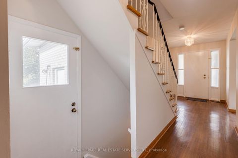 Photo 14 at 29 Doverwood Court, Newtonbrook East, Toronto
