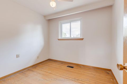 Photo 18 at 29 Doverwood Court, Newtonbrook East, Toronto