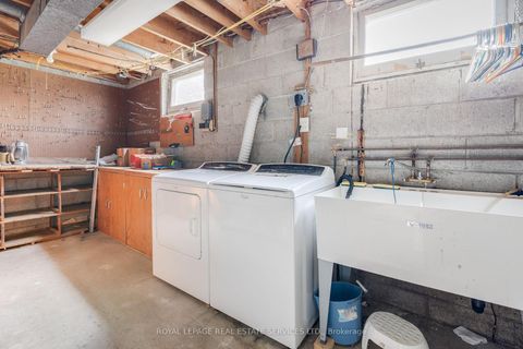 Photo 27 at 29 Doverwood Court, Newtonbrook East, Toronto