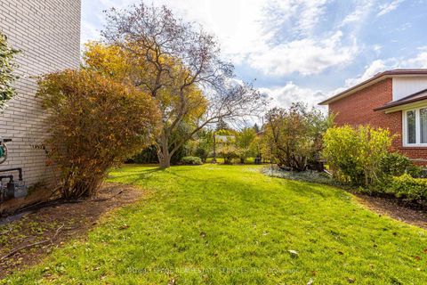 Photo 29 at 29 Doverwood Court, Newtonbrook East, Toronto