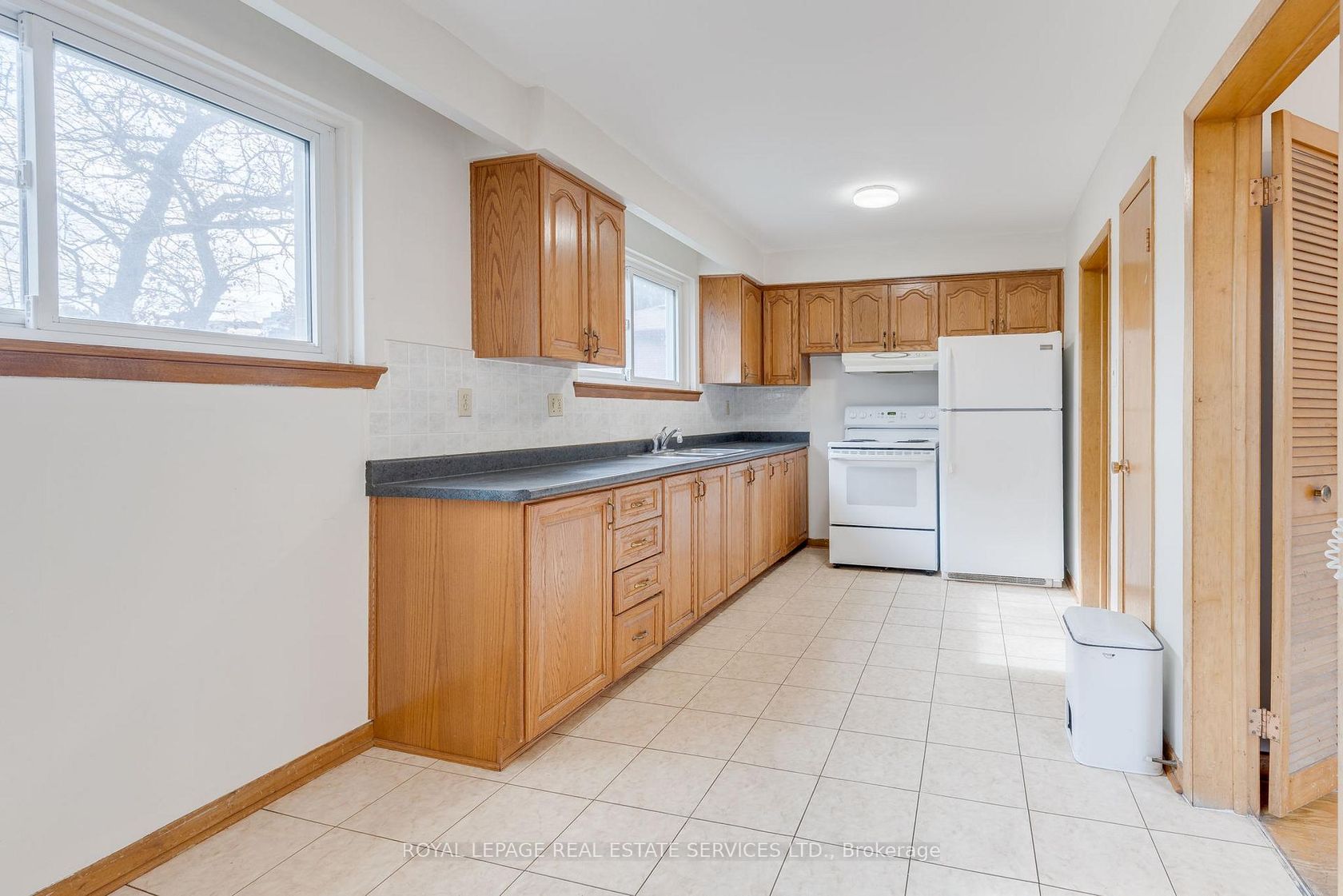 Photo 10 at 29 Doverwood Court, Newtonbrook East, Toronto Photo 10 at 29 Doverwood Court, Newtonbrook East, Toronto