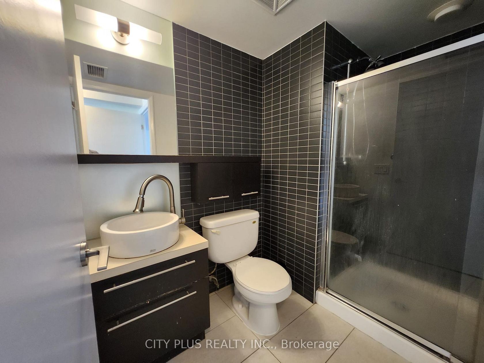 Photo 10 at 1810 - 25 Carlton Street, Yonge Corridor, Toronto Photo 10 at 1810 - 25 Carlton Street, Yonge Corridor, Toronto