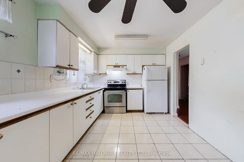 Photo 8 at 34 Yucatan Road, Pleasant View, Toronto