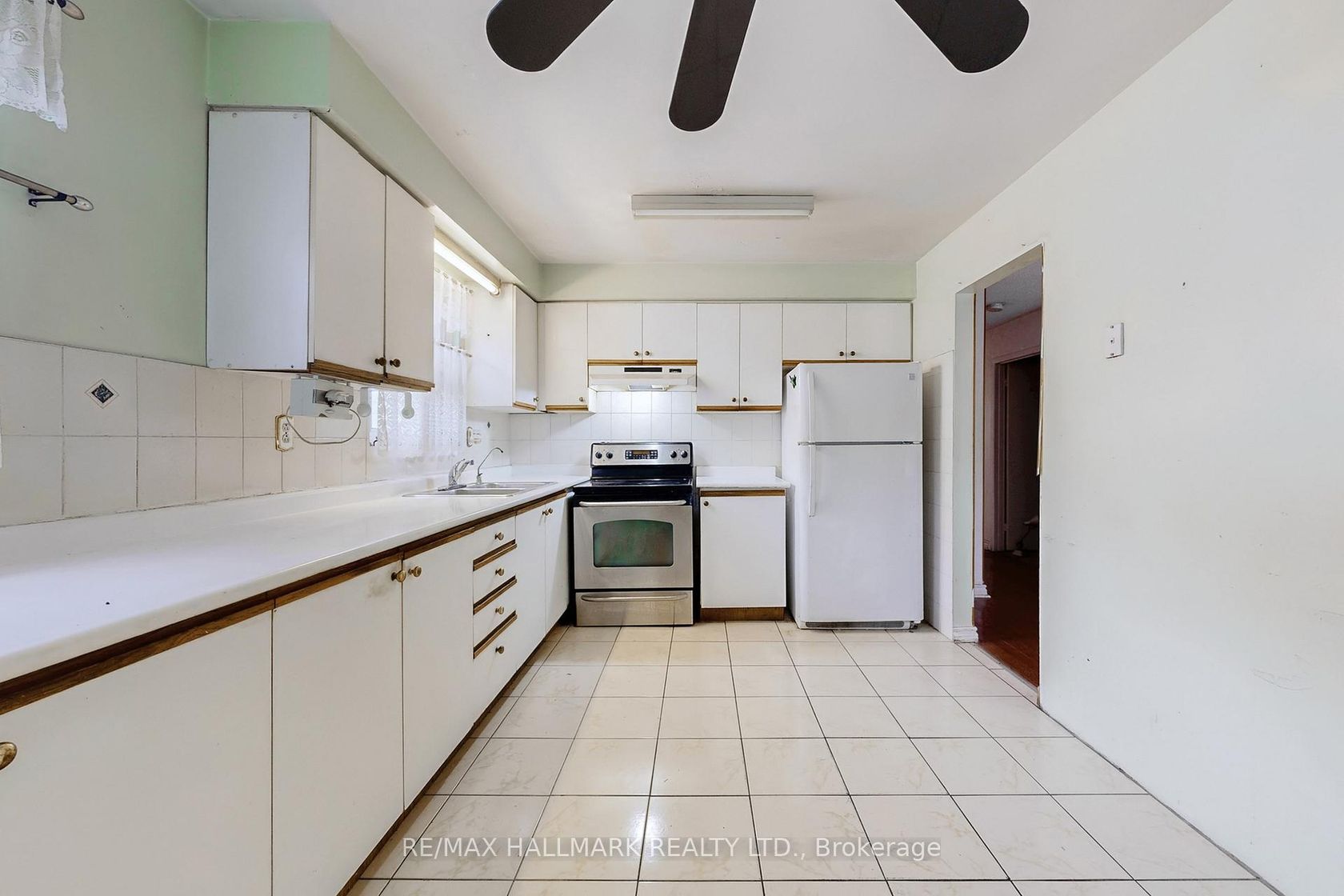 Photo 8 at 34 Yucatan Road, Pleasant View, Toronto Photo 8 at 34 Yucatan Road, Pleasant View, Toronto