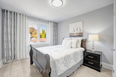 Photo 17 at 90A Bicknell Avenue, Eglinton West, Toronto