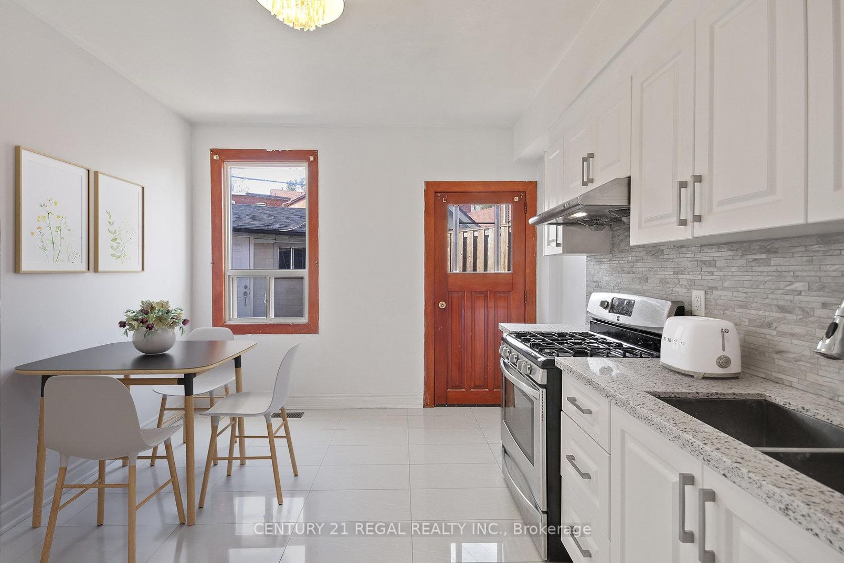 Photo 2 at 300 Montrose Avenue, Little Italy, Toronto Photo 2 at 300 Montrose Avenue, Little Italy, Toronto