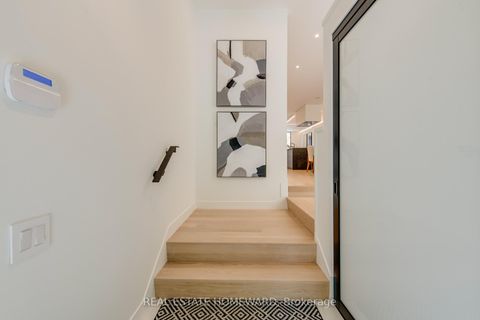 Photo 2 at 174 Kenilworth Avenue, The Beaches, Toronto