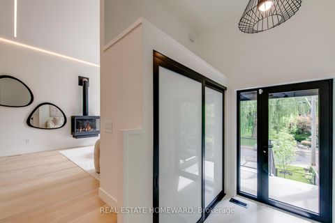 Photo 3 at 174 Kenilworth Avenue, The Beaches, Toronto