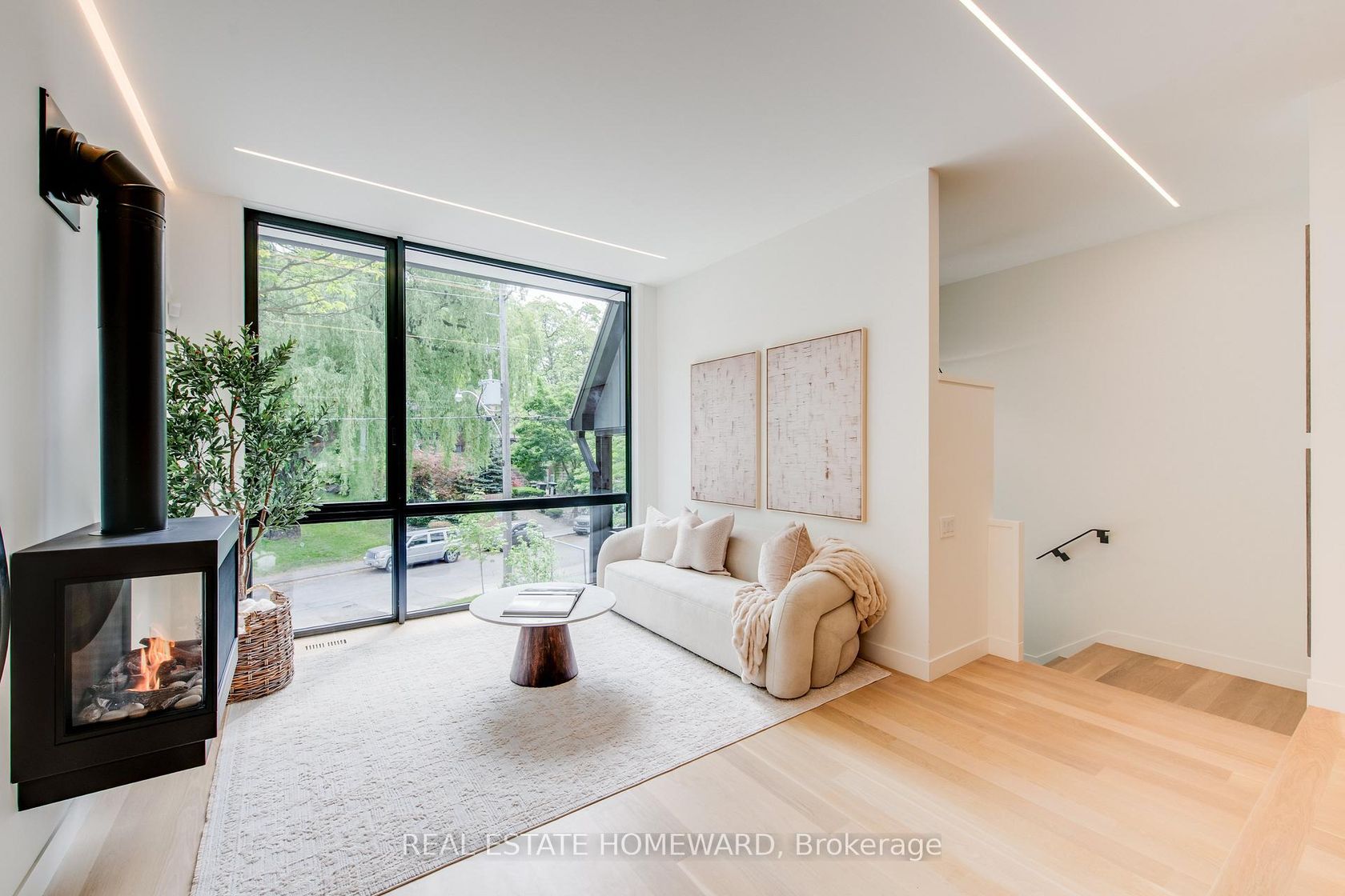 Photo 5 at 174 Kenilworth Avenue, The Beaches, Toronto Photo 5 at 174 Kenilworth Avenue, The Beaches, Toronto