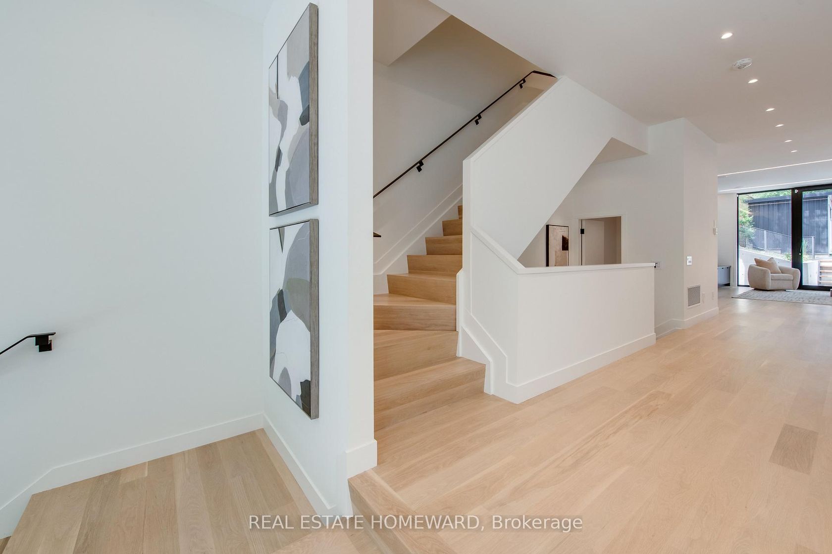 Photo 7 at 174 Kenilworth Avenue, The Beaches, Toronto Photo 7 at 174 Kenilworth Avenue, The Beaches, Toronto