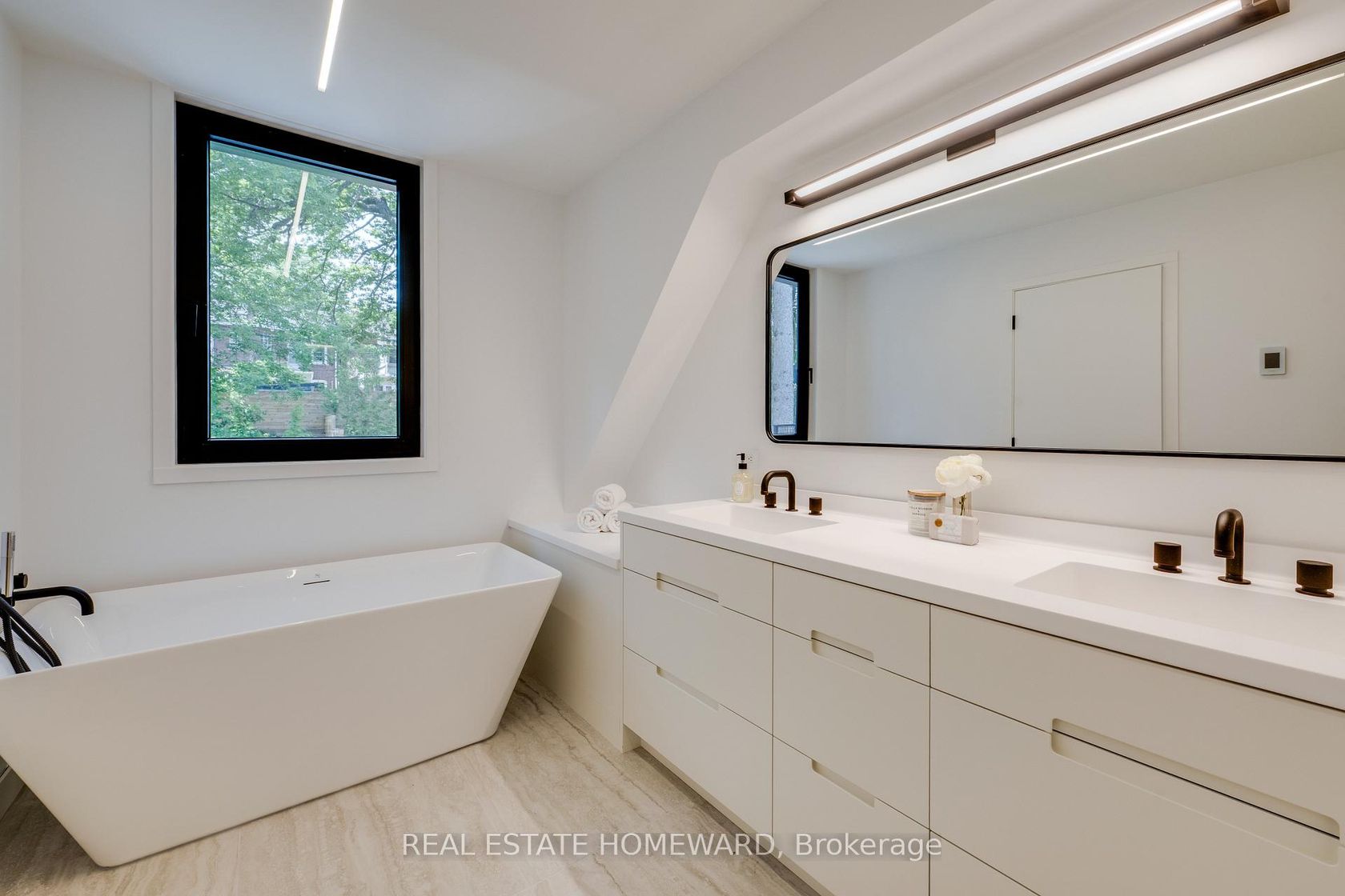 Photo 23 at 174 Kenilworth Avenue, The Beaches, Toronto Photo 23 at 174 Kenilworth Avenue, The Beaches, Toronto