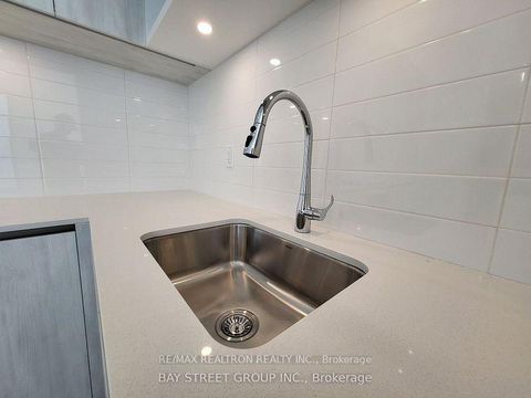 Photo 8 at 1003 - 14 David Eyer Road, Rural Richmond Hill, Richmond Hill