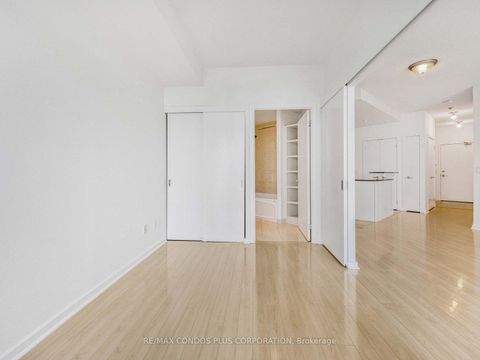 Photo 12 at 2209 - 208 Queens Quay W, Waterfront Communities C1, Toronto