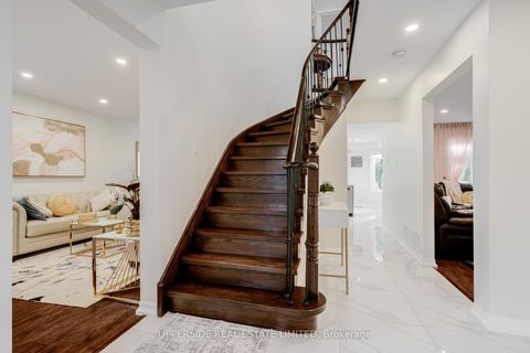 Photo 4 at 167 Covent Crescent, Aurora Highlands, Aurora