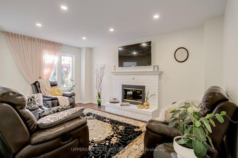 Photo 8 at 167 Covent Crescent, Aurora Highlands, Aurora