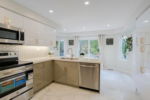 Photo 10 at 167 Covent Crescent, Aurora Highlands, Aurora