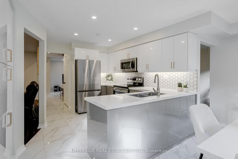 Photo 11 at 167 Covent Crescent, Aurora Highlands, Aurora